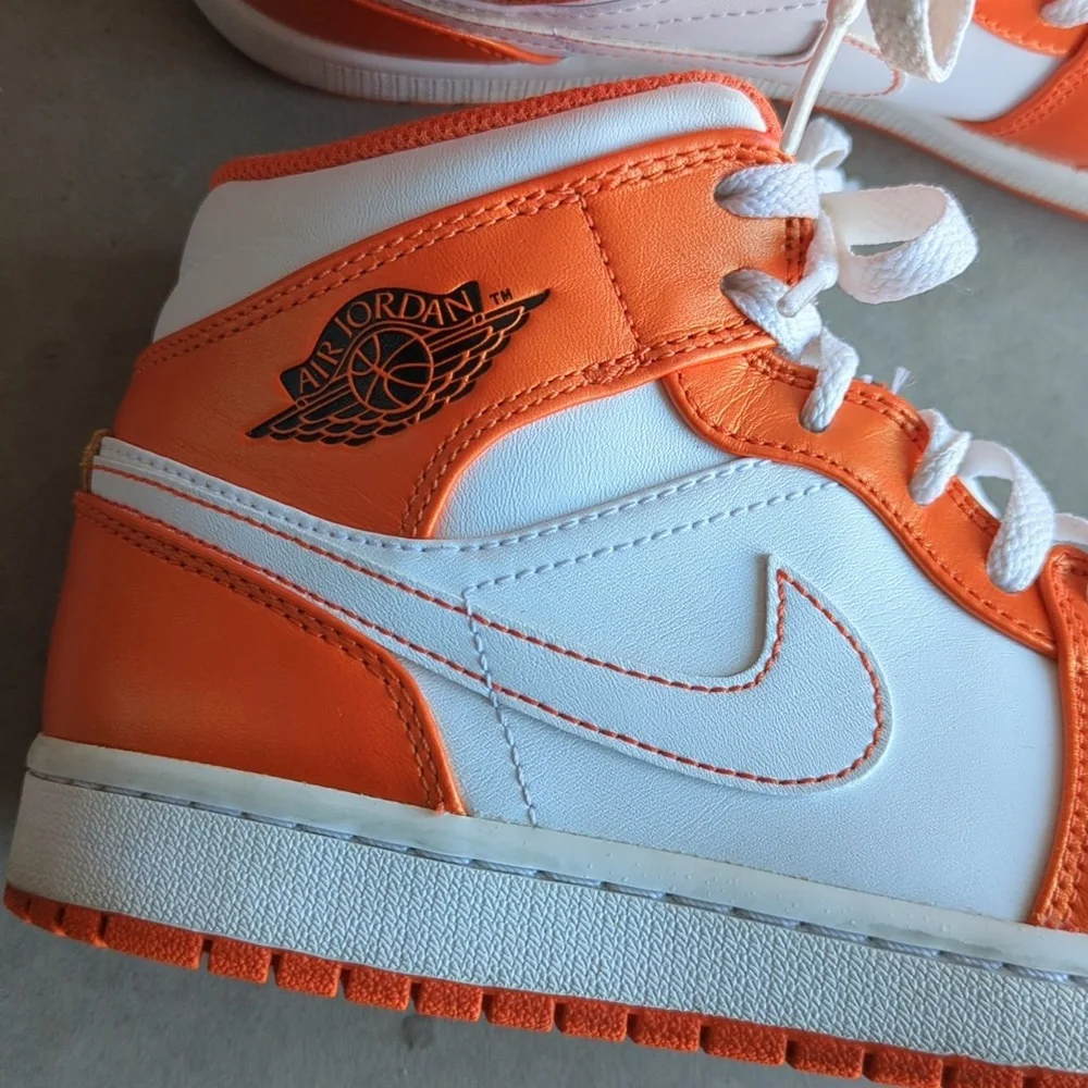 Nike Jordan 1 Mid SE‎ Metallic Electro Orange & White Sneakers Size 8